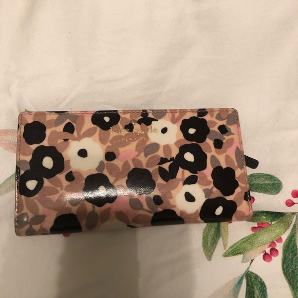 KATE SPADE WALLET - Picture 1 of 1